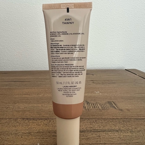 Laura Mercier Natural Skin Perfector 4w1 - Picture 2 of 2
